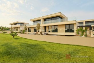 012 2046 52 Umag Unique villa in a resort sale