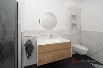 018 2047 37 Trogir Three story villa with pool for sale