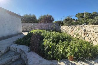 006 2047 38 Island of Solta Vacation house in the second row to the sea for sale