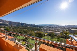 012 2041 88 Split area House with an open sea view sale