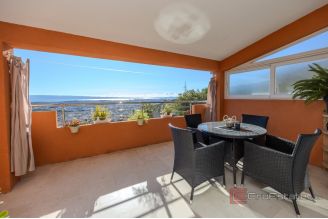 012 2041 88 Split area House with an open sea view sale