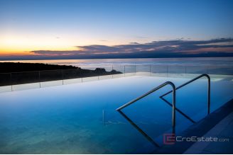 014 2046 53 Umag Modern villa in a resort sale