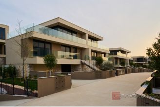 014 2046 53 Umag Modern villa in a resort sale