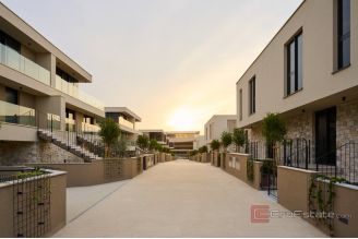 014 2046 53 Umag Modern villa in a resort sale