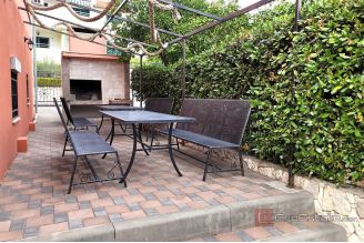 020 2047 39 Ciovo Apartment house with sea view for sale