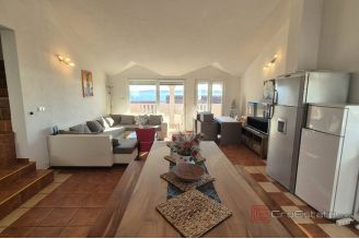 020 2047 39 Ciovo Apartment house with sea view for sale