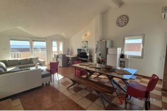 020 2047 39 Ciovo Apartment house with sea view for sale