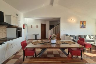 020 2047 39 Ciovo Apartment house with sea view for sale