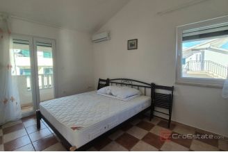 020 2047 39 Ciovo Apartment house with sea view for sale