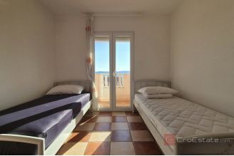 020 2047 39 Ciovo Apartment house with sea view for sale