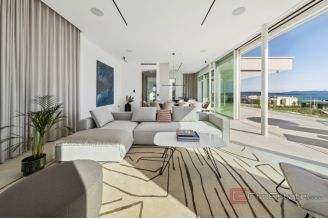 014 2043 89 Ugljan Spacious six bedroom villa in the luxurious resort for sale