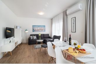 013 2031 155 Trogir Luxury apartment in the first row to the sea for sale