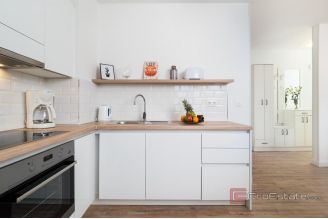 013 2031 155 Trogir Luxury apartment in the first row to the sea for sale