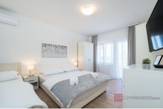 013 2031 155 Trogir Luxury apartment in the first row to the sea for sale