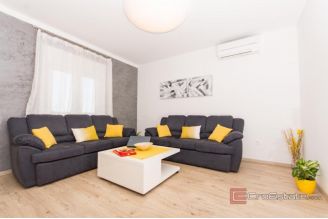 015 2047 40 Trogir Apartment house with pool for sale