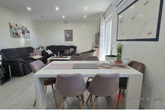 015 2047 40 Trogir Apartment house with pool for sale