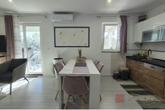 015 2047 40 Trogir Apartment house with pool for sale