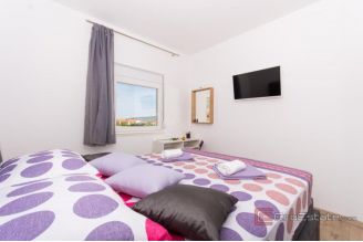 015 2047 40 Trogir Apartment house with pool for sale