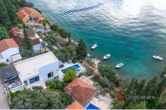 20 2013 196 Korcula villa sea front for sale