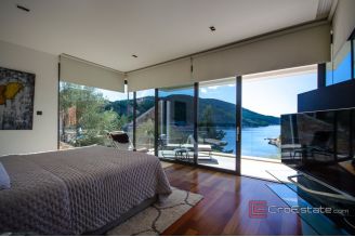 20 2013 196 Korcula villa sea front for sale