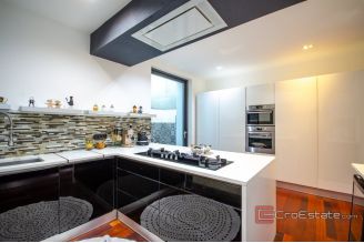 20 2013 196 Korcula villa sea front for sale