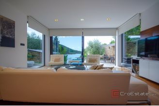 20 2013 196 Korcula villa sea front for sale