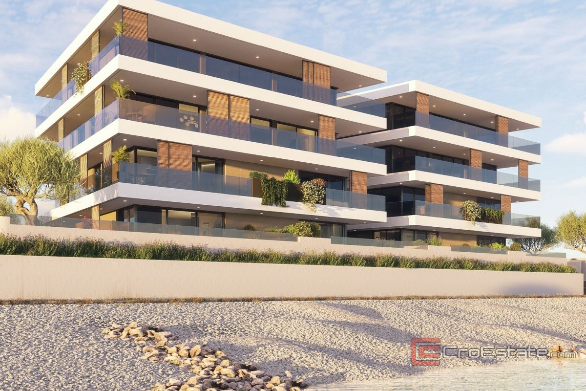 001 2029 89 Ciovo Spacious apartment in the first row to the sea for sale 001 2029 89 Ciovo Spacious apartment in the first row to the sea for sale