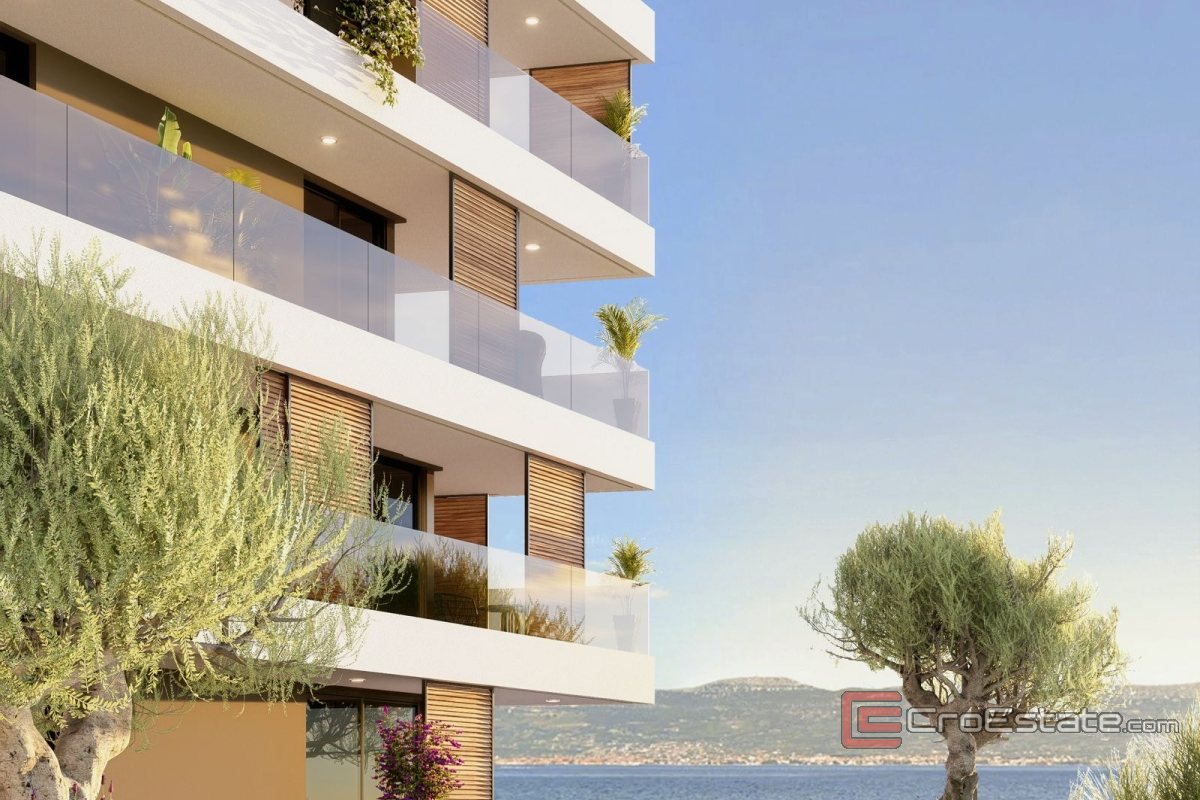 007 2029 89 Ciovo Spacious apartment in the first row to the sea for sale 007 2029 89 Ciovo Spacious apartment in the first row to the sea for sale