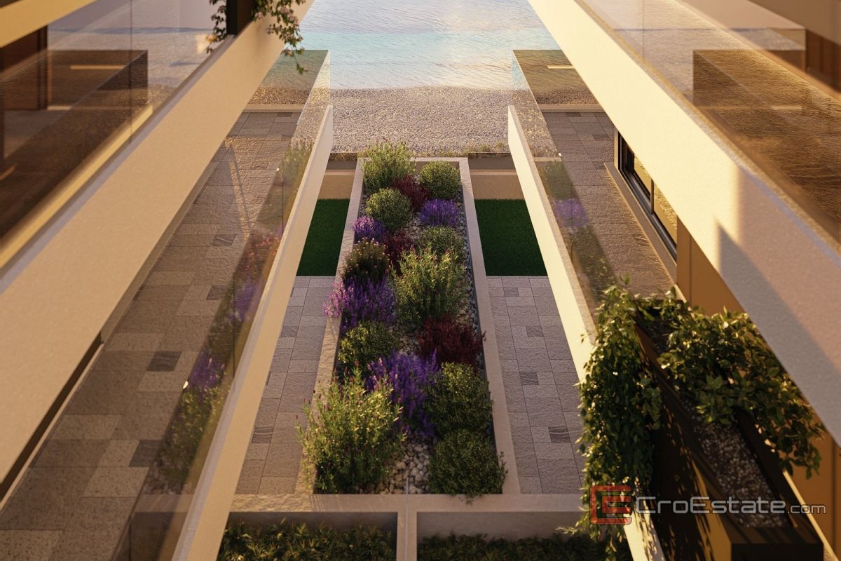 009 2029 89 Ciovo Spacious apartment in the first row to the sea for sale 009 2029 89 Ciovo Spacious apartment in the first row to the sea for sale