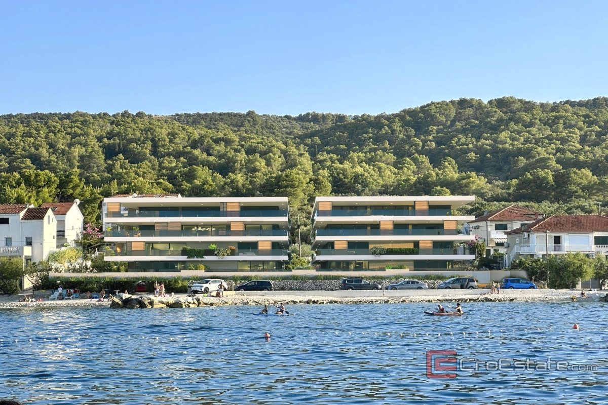 013 2029 89 Ciovo Spacious apartment in the first row to the sea for sale 013 2029 89 Ciovo Spacious apartment in the first row to the sea for sale