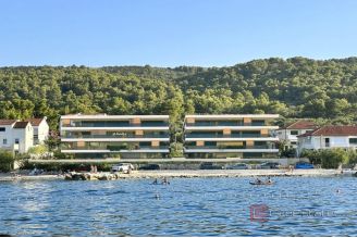 013 2029 89 Ciovo Spacious apartment in the first row to the sea for sale 013 2029 89 Ciovo Spacious apartment in the first row to the sea for sale