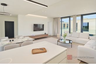010 2046 59 Umag Luxury villa in a modern resort for sale