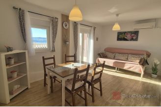 012 2047 43 Omis Semi detached house near the beach for sale