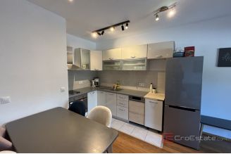 014 2035 197 Trogir Modern two bedroom apartment with a sea view for sale