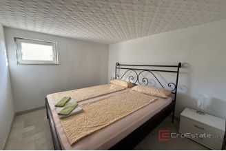 014 2035 197 Trogir Modern two bedroom apartment with a sea view for sale