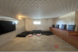 014 2035 197 Trogir Modern two bedroom apartment with a sea view for sale