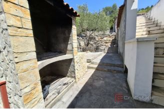 009 2044 38 Trogir Detached single storey house with an open sea view sale