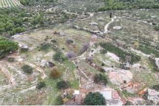 006 2049 25 Island of Brac Spacious estate in an idyllic location for sale