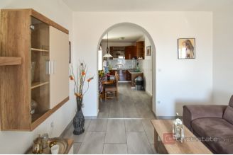 019 2048 29 Makarska Apartment house with a beautiful sea view for sale
