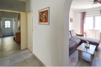 019 2048 29 Makarska Apartment house with a beautiful sea view for sale