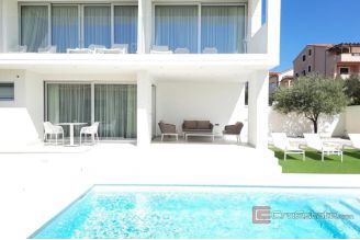 015 2044 32 Zadar Modern hote in attractive location for sale
