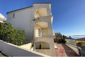 012 2044 39 Ciovo Detached house with a sea view for sale