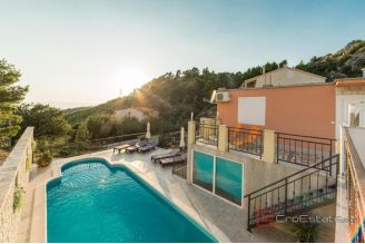 020 2047 45 Makarska apartment house with swimming pool for sale