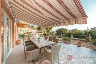 020 2047 45 Makarska apartment house with swimming pool for sale