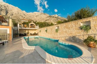 020 2047 45 Makarska apartment house with swimming pool for sale