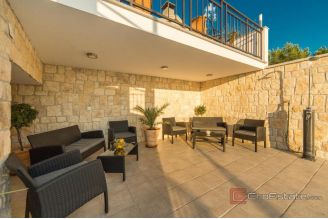 020 2047 45 Makarska apartment house with swimming pool for sale