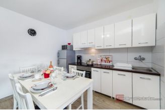 020 2047 45 Makarska apartment house with swimming pool for sale