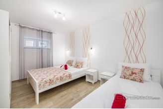 020 2047 45 Makarska apartment house with swimming pool for sale