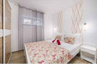 020 2047 45 Makarska apartment house with swimming pool for sale