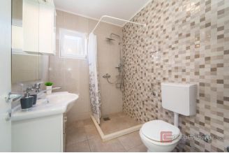 020 2047 45 Makarska apartment house with swimming pool for sale